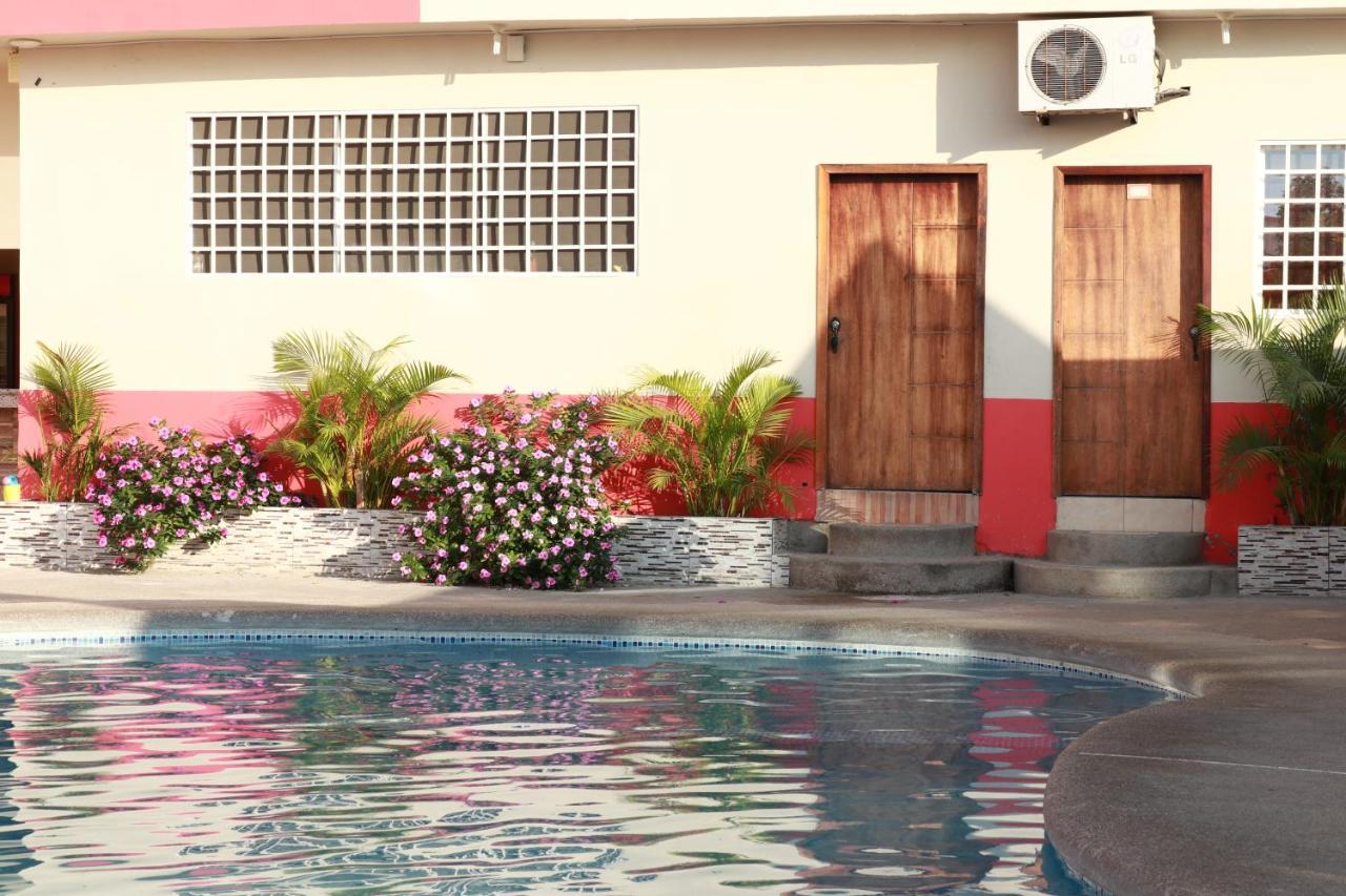 Hotel Pikeiro Blue Manta Exterior foto